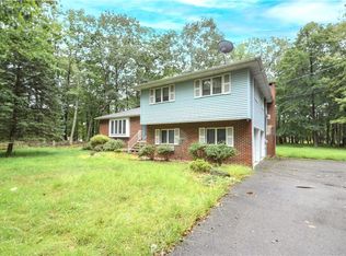 513 Moonlight Ln, Henryville, PA 18332