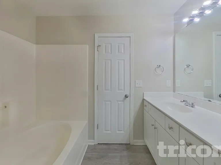 15714 Southern Garden Ln — Photo 10