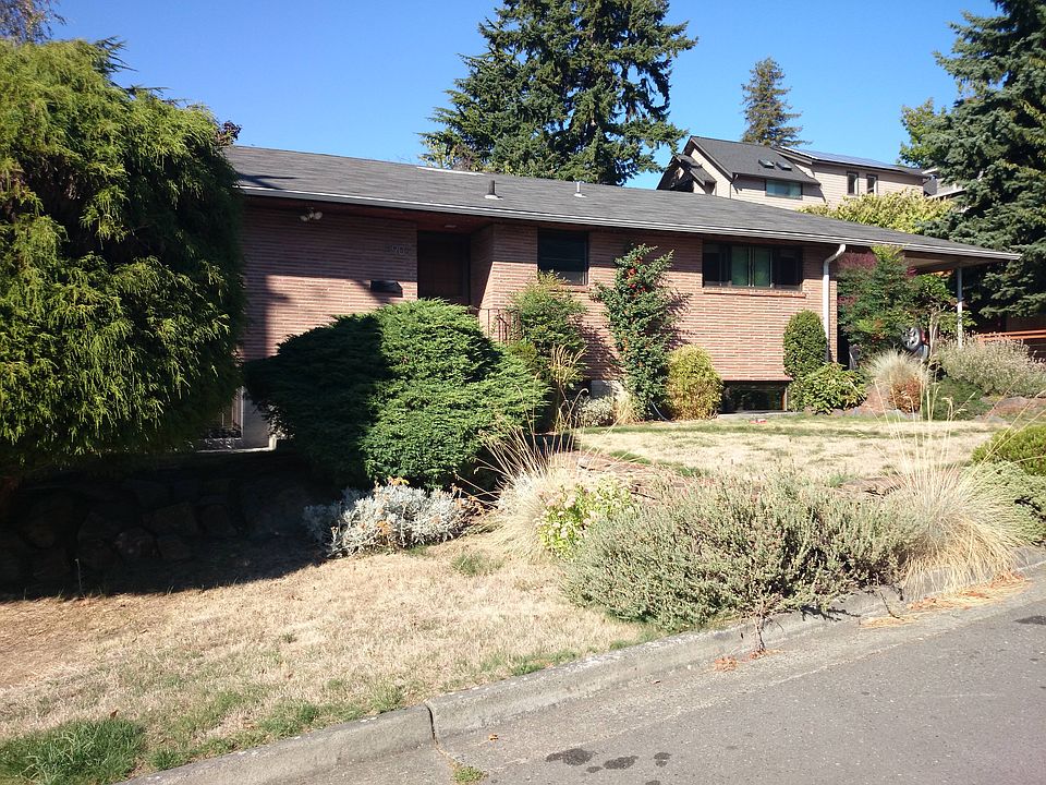 2nd image of 3904 S Dakota St