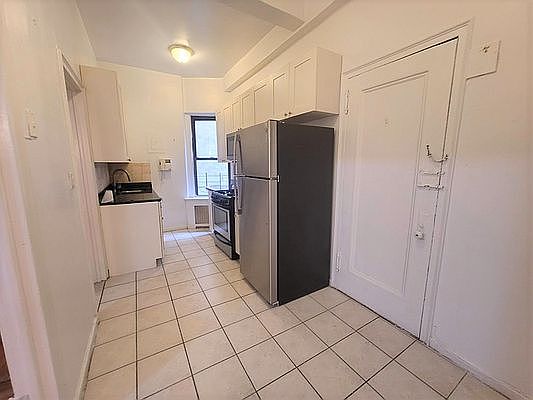 4th image of 250 W 99th St APT 1d