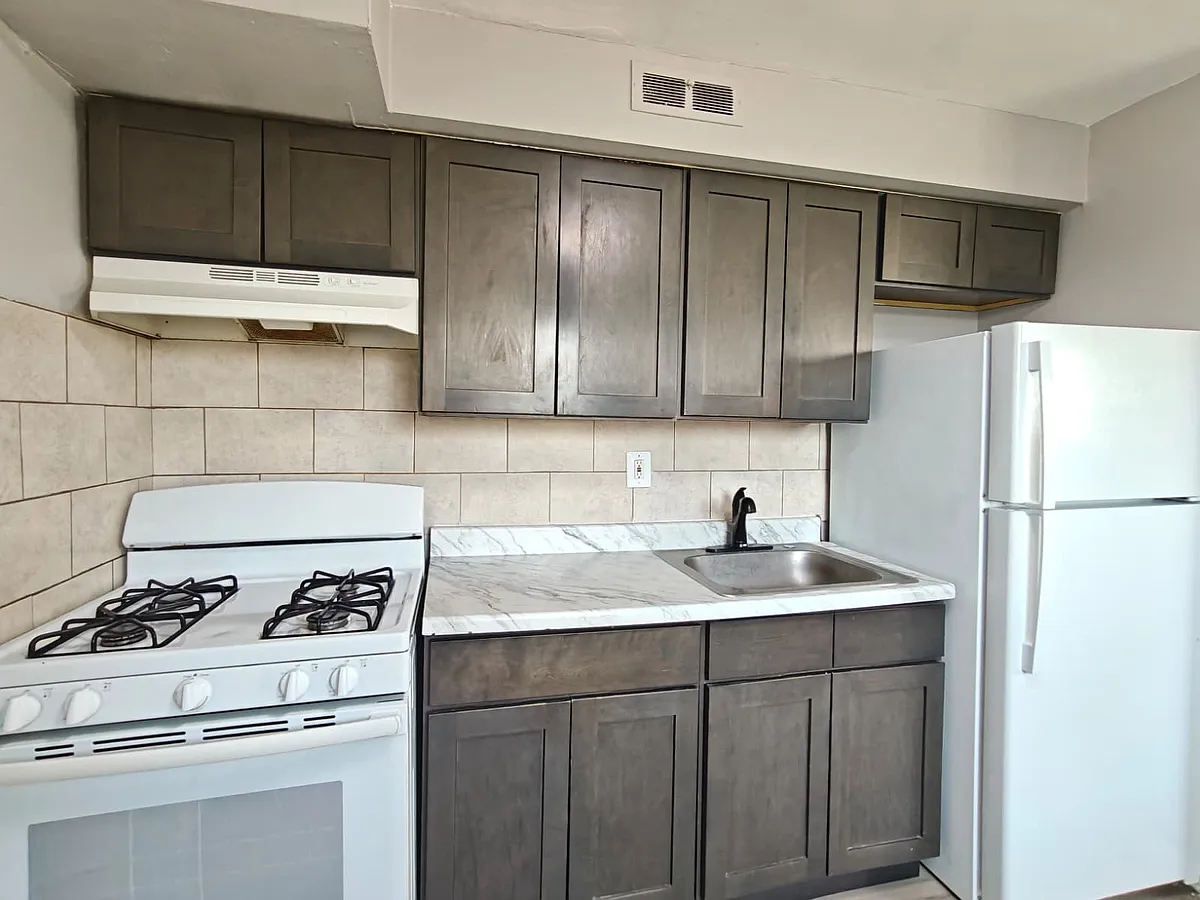 Building Photo - 7108 Oxford Ave #51