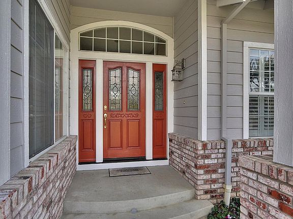 2nd image of 3773 Meadowlands Ln