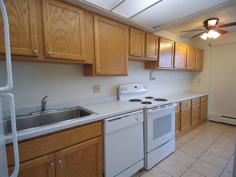 2233 N Summit Ave — Photo 41