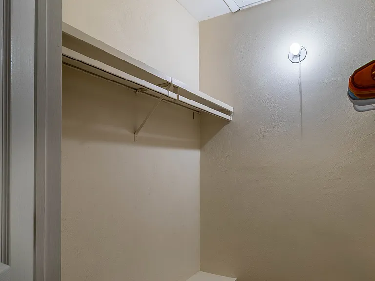 389 Charles St — Photo 16