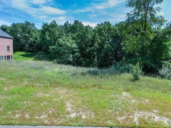 8958 Deerwood Rd, Clarkston, MI 48348