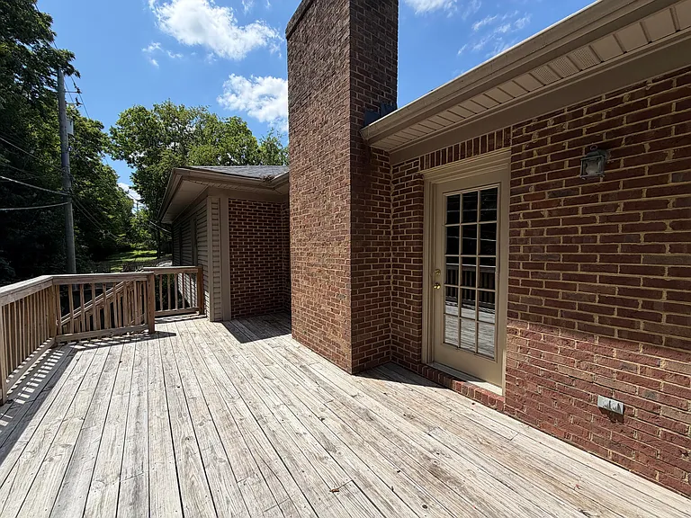 1112 Pepperhill Cir — Photo 13