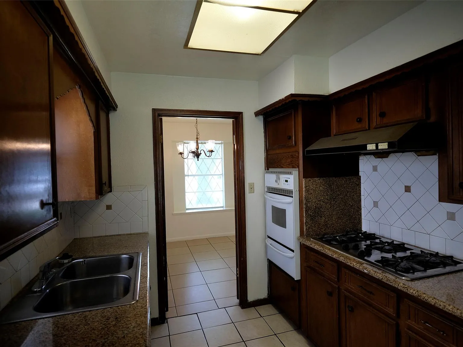 3 bed, 2.0 bath, 1668 sqft, $2,000 — Photo 4