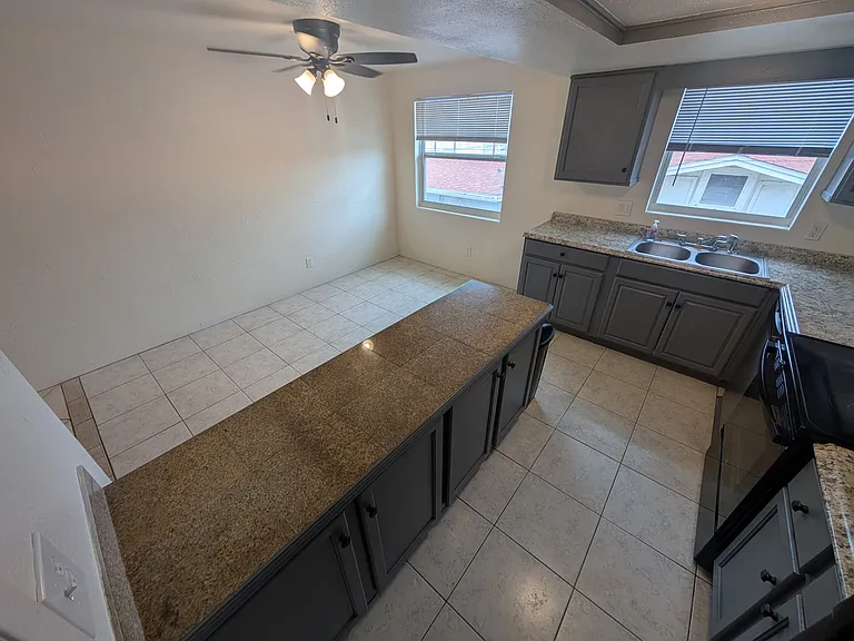 2609 N Oleander Ave #17 — Photo 6