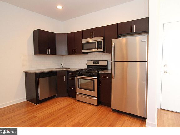 2nd image of 3118-20 Richmond St #3