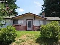 554 NE Shafford St photo 1