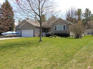 1106 Riviera Dr, Cheboygan, MI 49721