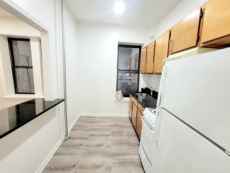 342 E 15th St #2X — Photo 7
