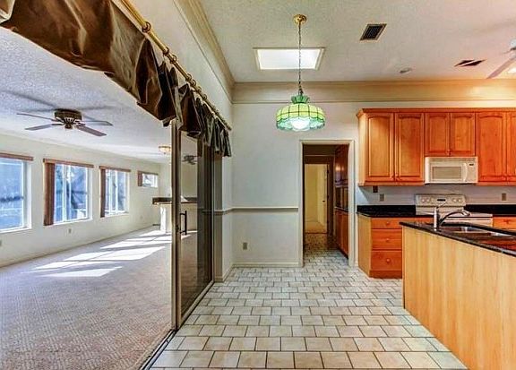 5th image of 104 Thistlewood Cir