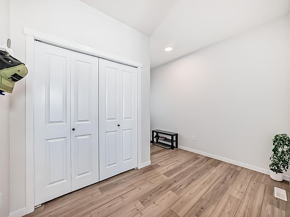 5th image of 17608 49th St NW