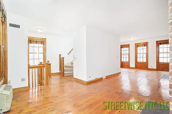 Rented by Streetwise NYC LLC | media 34