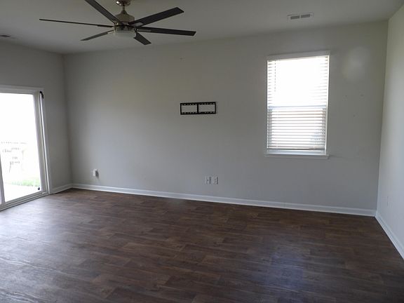 3rd image of 409 Cedarview Rd