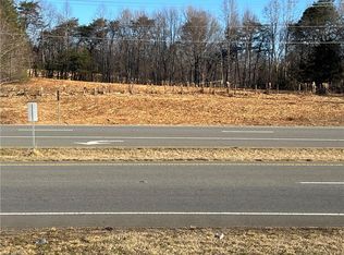 4432 W Pine St, Mount Airy, NC 27030