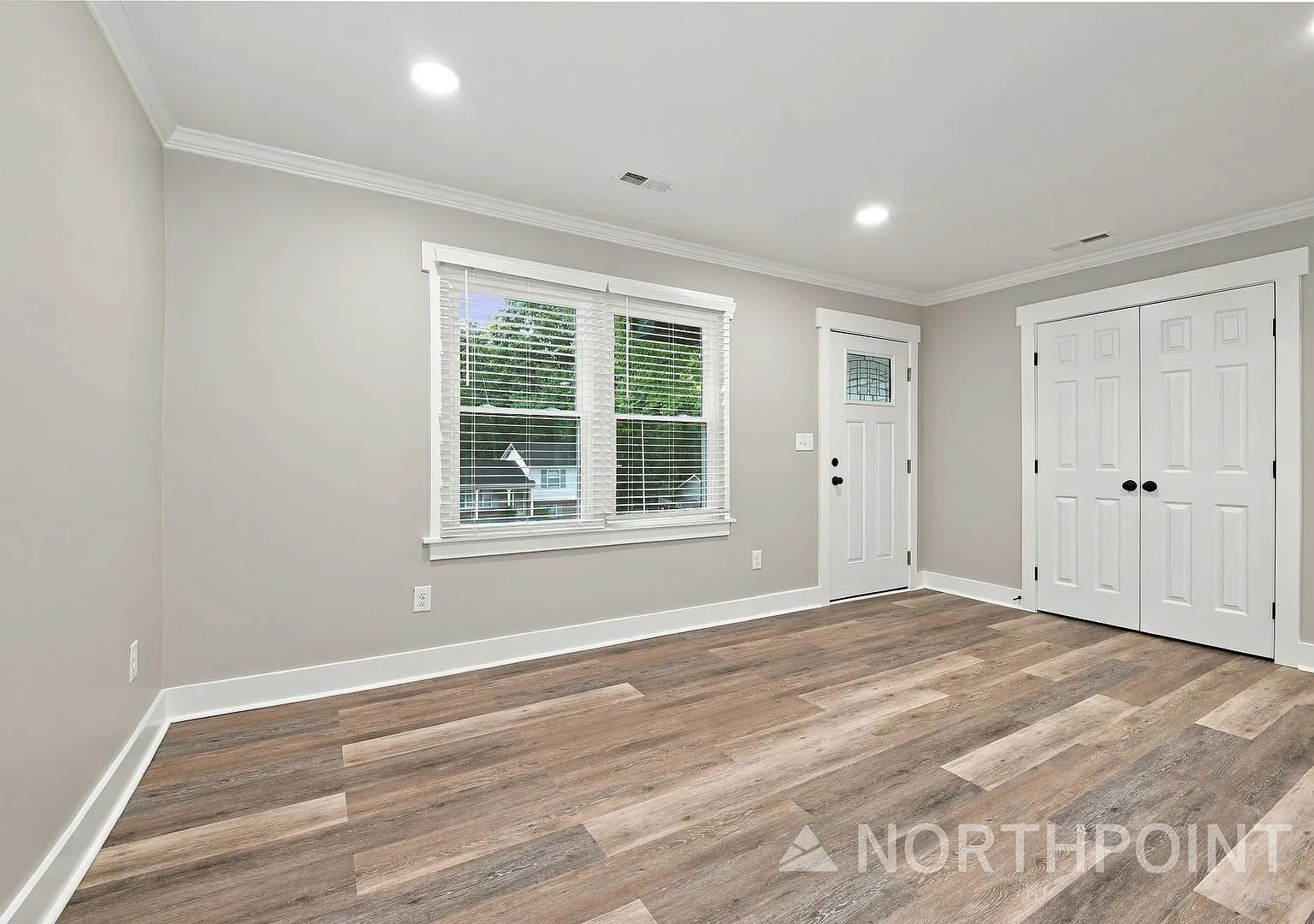 Available for Immediate move in! Recently renovated 3 bed 2 bath — Photo 3
