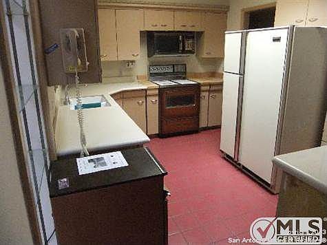 3rd image of 103 E Crestline Dr