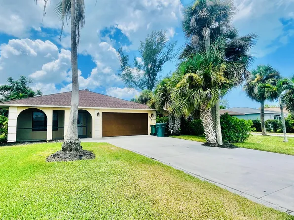 552 97th Ave N, Naples, FL 34108