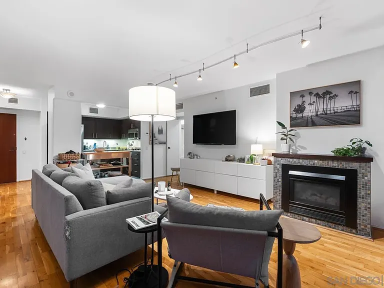 500 W Harbor Dr #504 — Photo 15