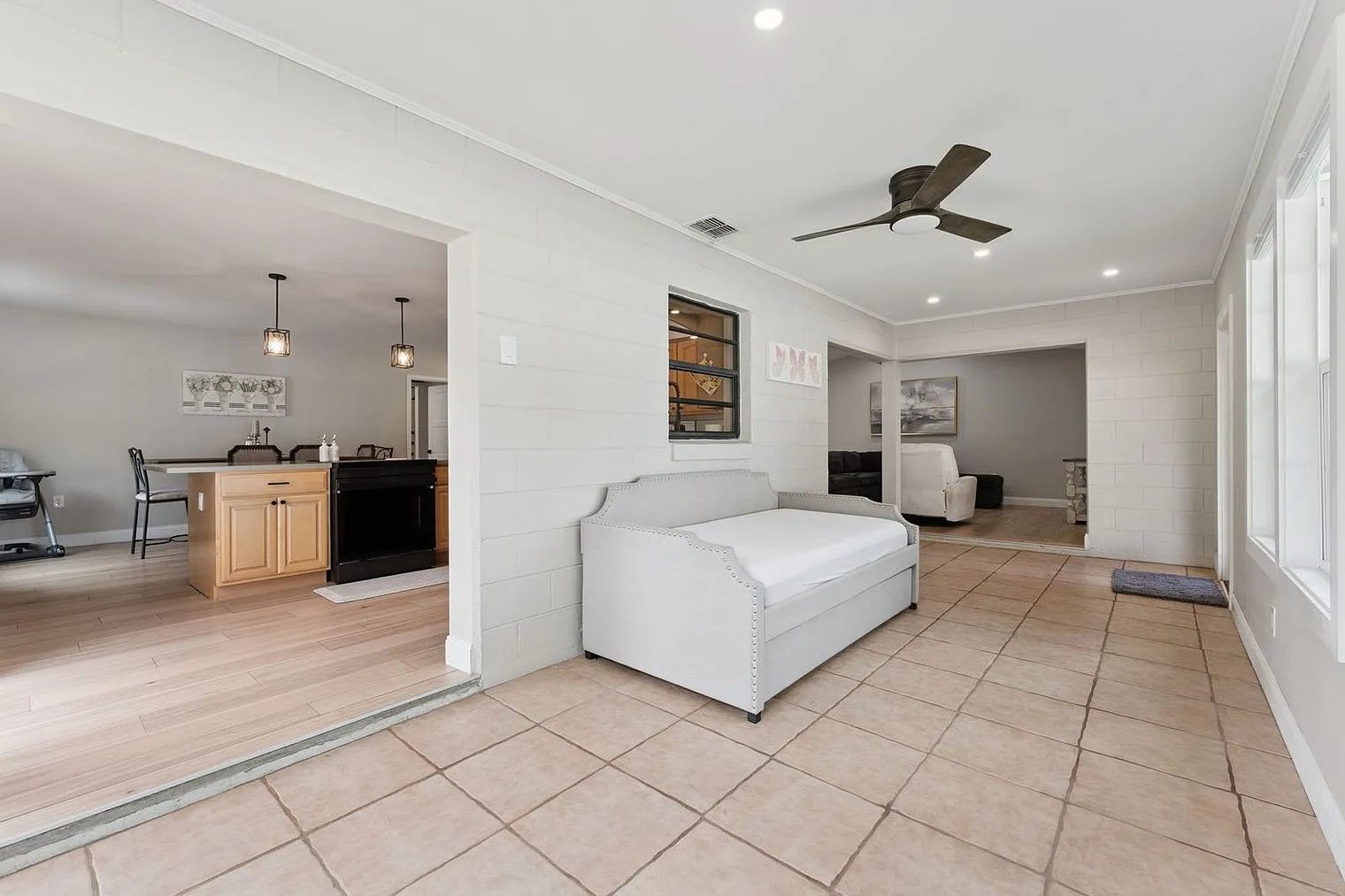 2 bed, 2.0 bath, 2023 sqft, $3,291 — Photo 4