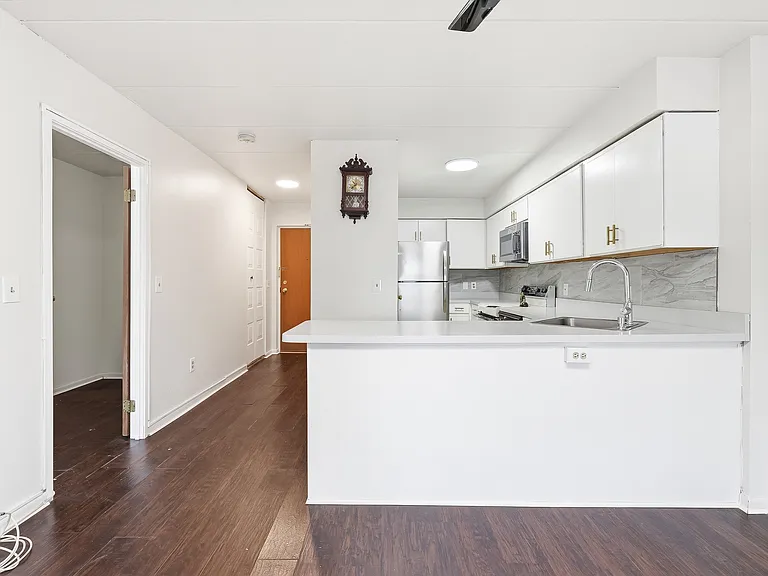 5 Linden St #6I — Photo 7