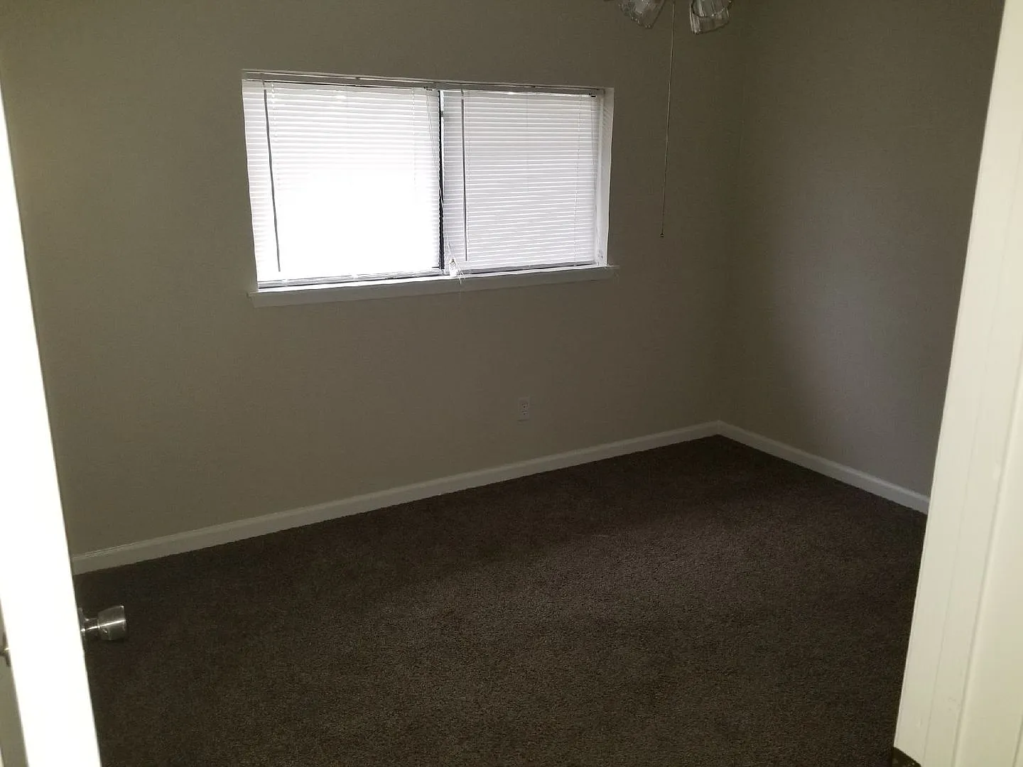2/1 Fourplex W/ Washer & Dryer — Photo 4