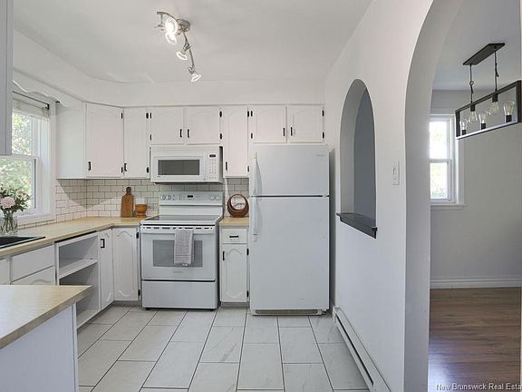 4th image of 25 Hillsview Cres