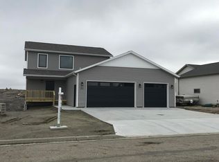 2811 Majestic St, Bismarck, ND 58504