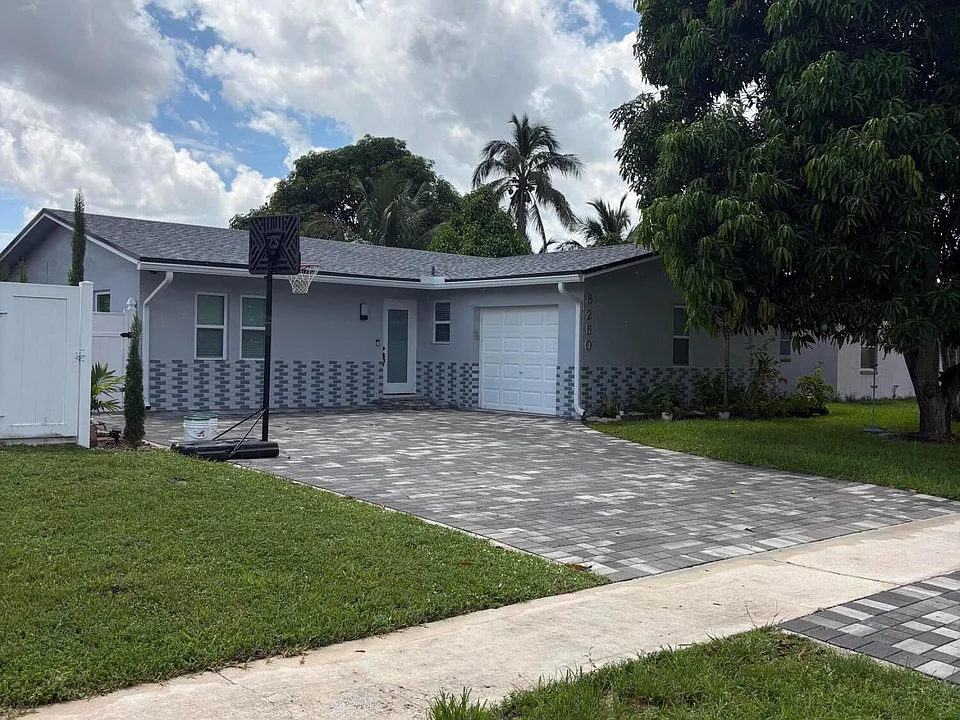 8250 SW 8th Ct