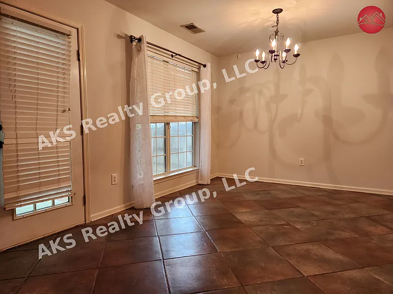 1090 Thompson Rd — Photo 6
