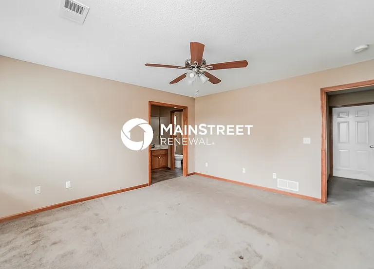 715 Country Ln — Photo 13