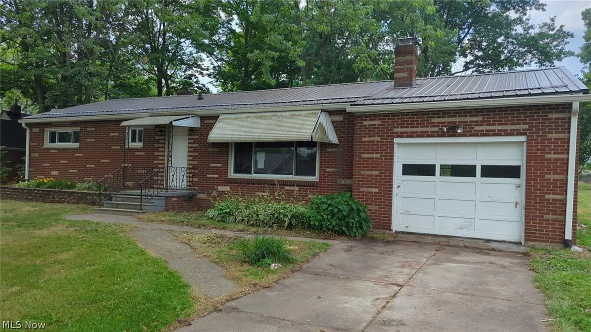 1840 Edwards Dr photo 1