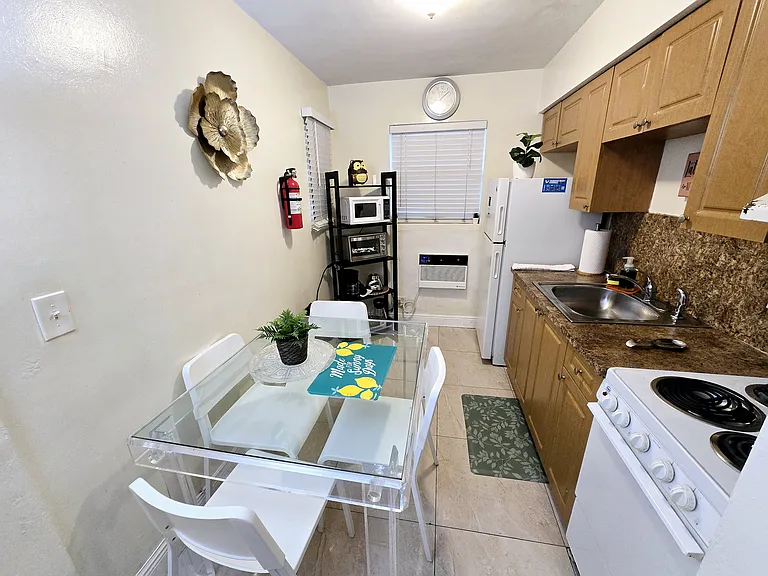 2305 Monroe St #4 — Photo 10