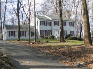 7 Sleepy Hollow Dr, Flemington, NJ 08822