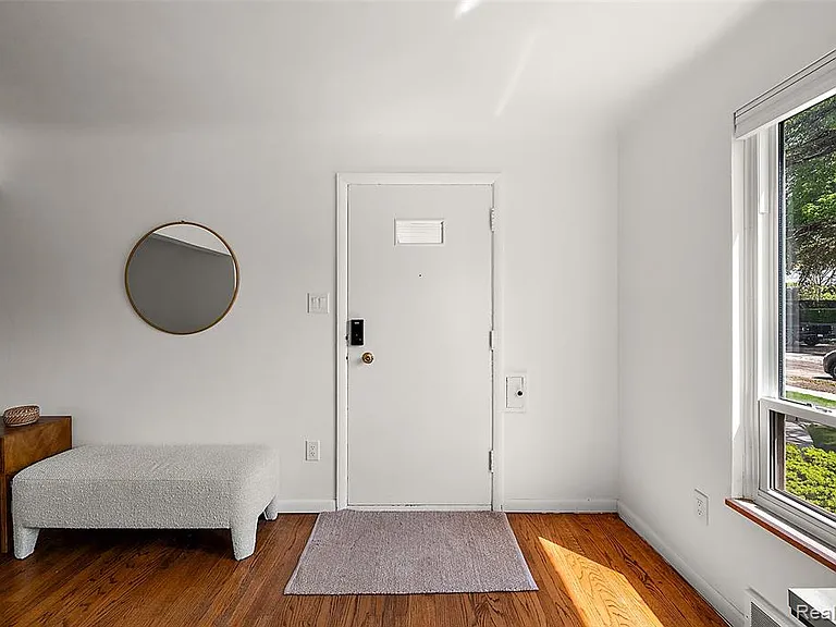 1065 Wimbleton Dr — Photo 2