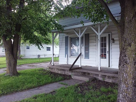 2nd image of 42 Woodward St