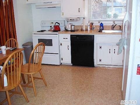 5th image of 560 Cambridge Ave