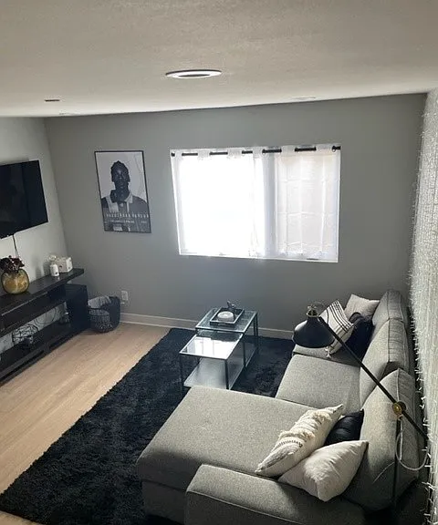 427 N Heliotrope Dr #200 — Photo 7