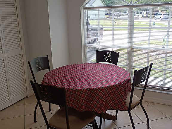 3rd image of 1165 Hackberry Dr