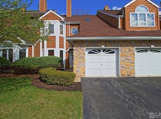 93 Kingswood Ct, Edison, NJ