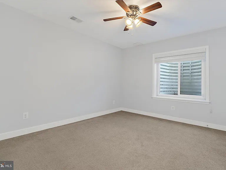 132 Pineview Ave #B — Photo 35