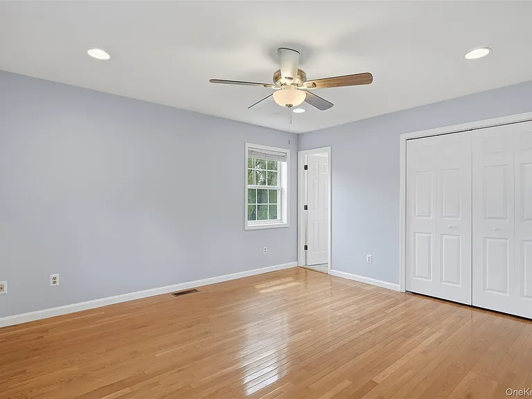 17 Watkins Dr — Photo 27