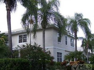 215 Canterbury Dr E, Palm Beach Gardens, FL 33418