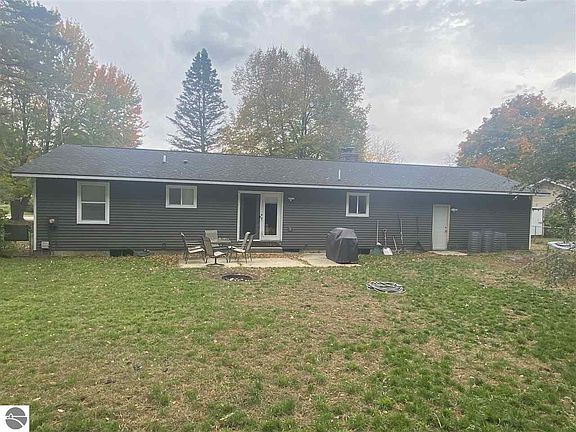 3rd image of 1170 N Carriage Hill Dr