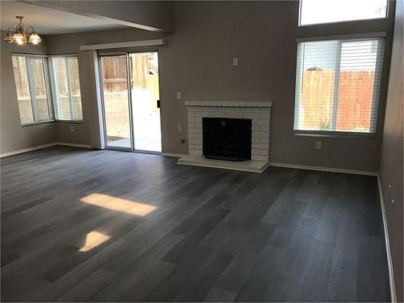 4th image of 27907 Doreen Dr