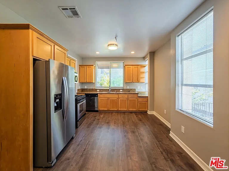 5237 Willowcrest Ave #105 — Photo 6