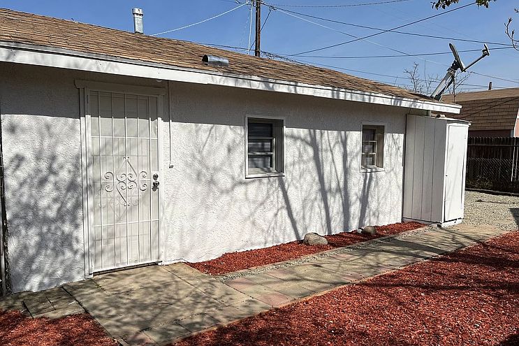 1st image of 614 1/2 Woodrow Ave
