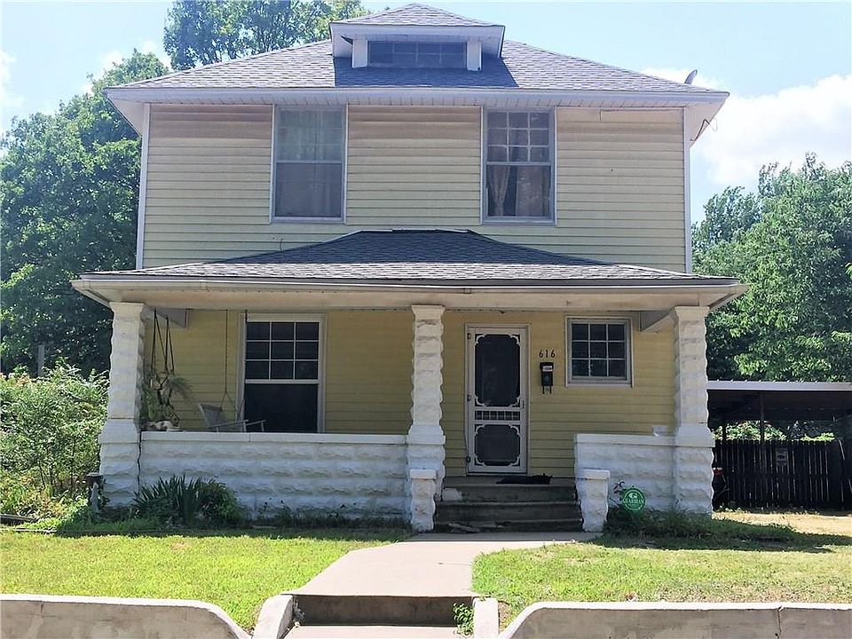 1st image of 616 N Market Ave